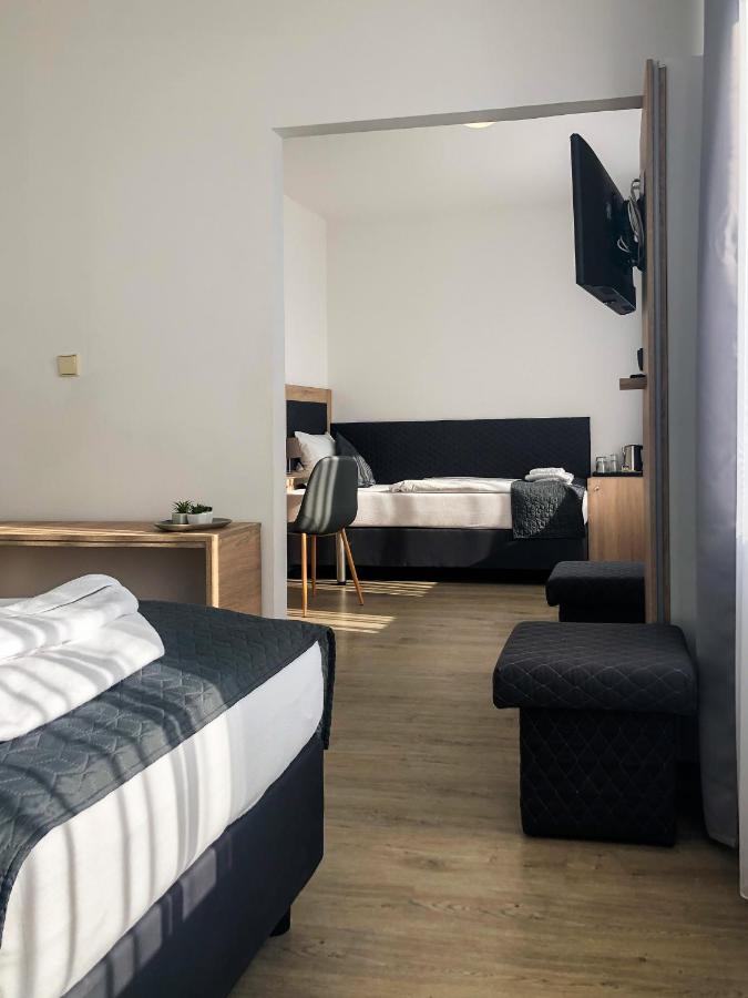 Hotel Bobr Chomutov Exterior photo